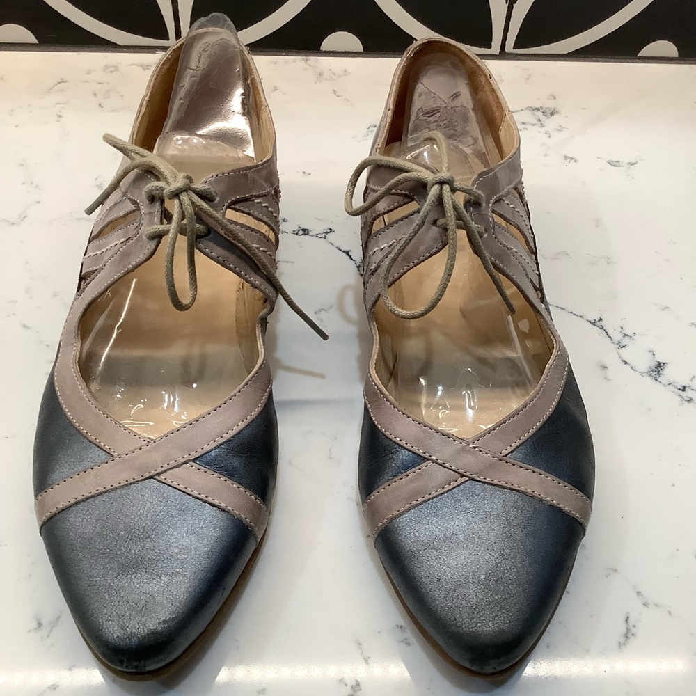 Fidji Women’s Lace-up Shoe Size 9